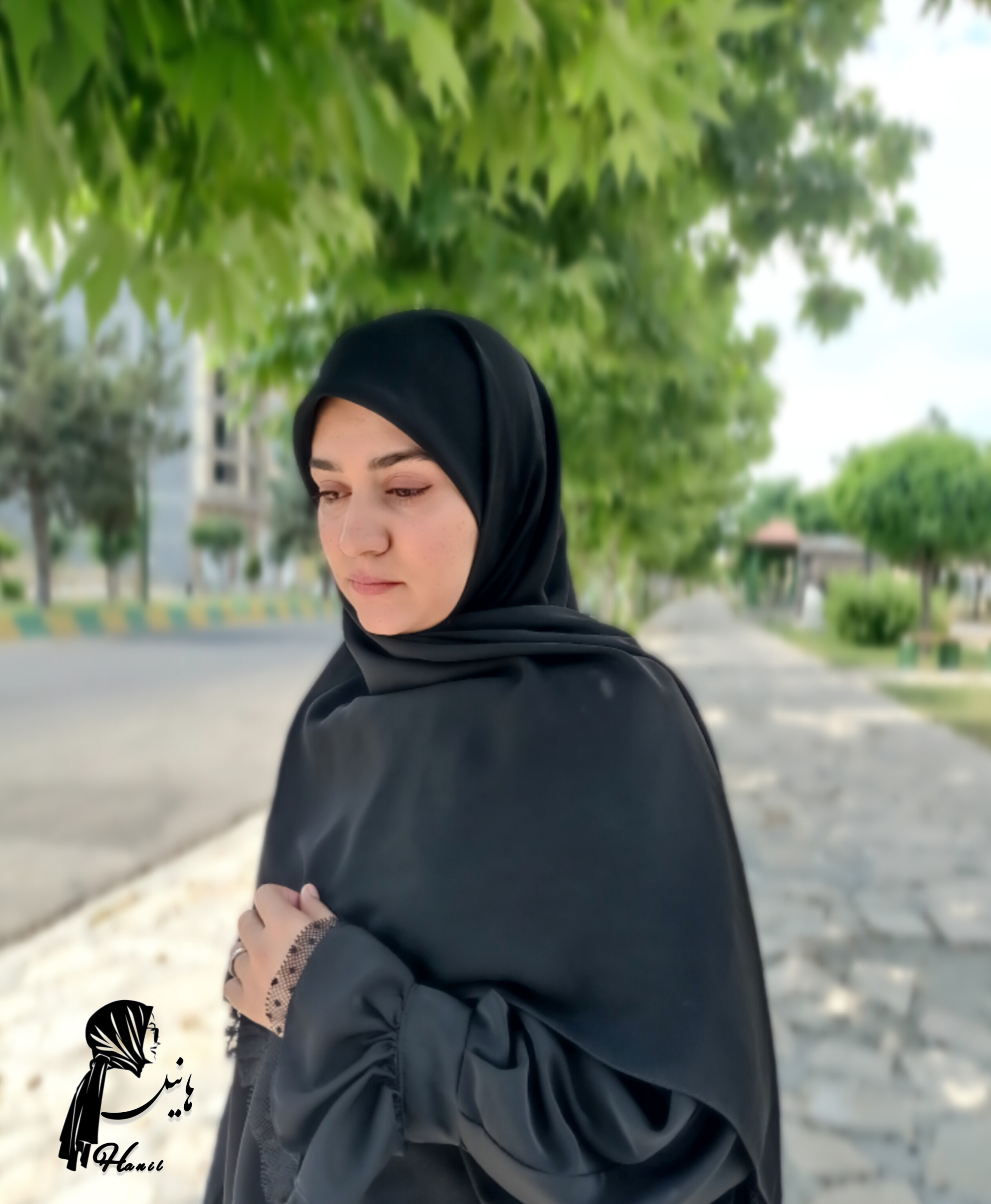 روسری زنانه مشکی کرپ حریر قواره ۱۴۰ مدل ساده