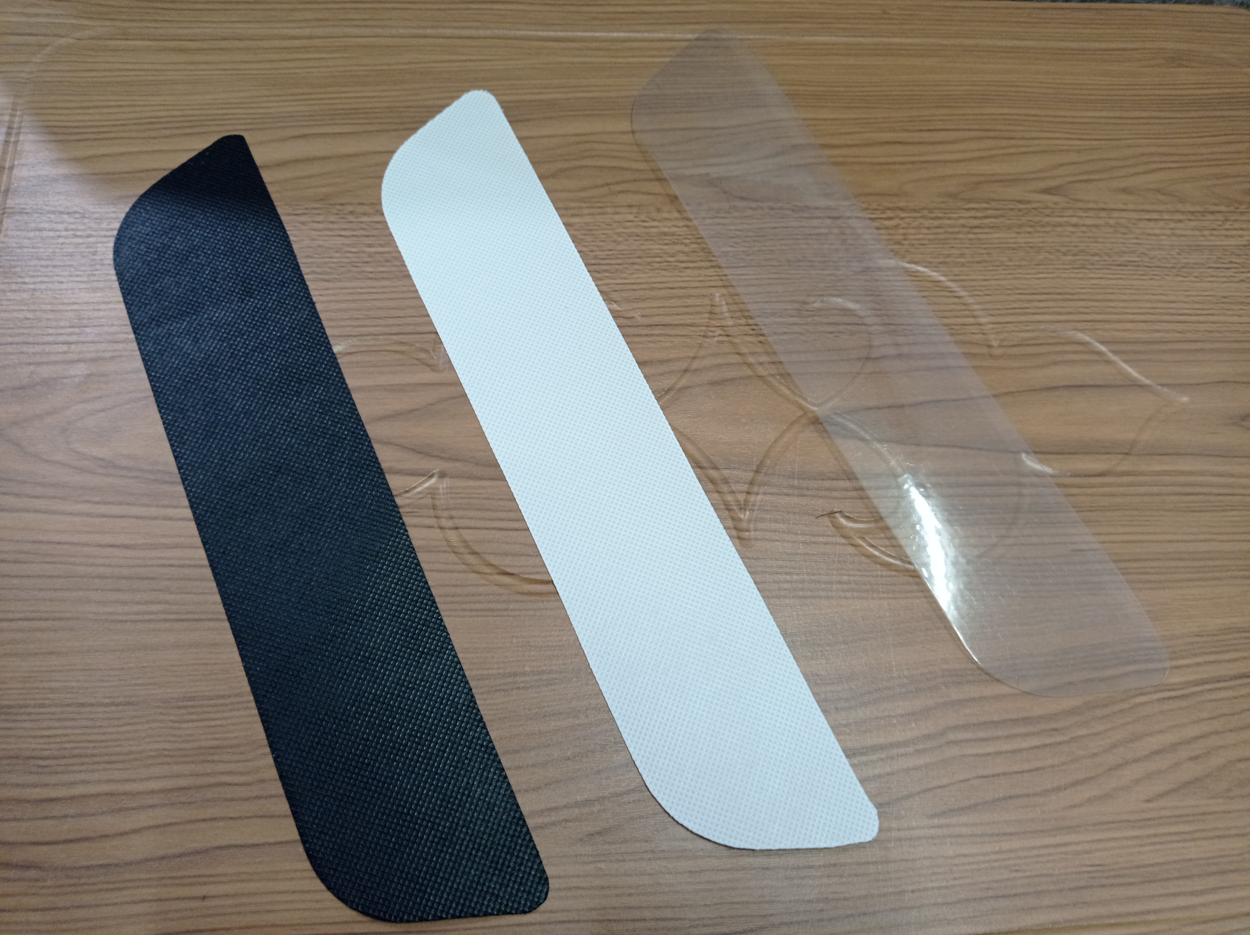 طلق روسری جنس پارچه ای و شیشه ای رنگ مشکی و سفید و شیشه ای