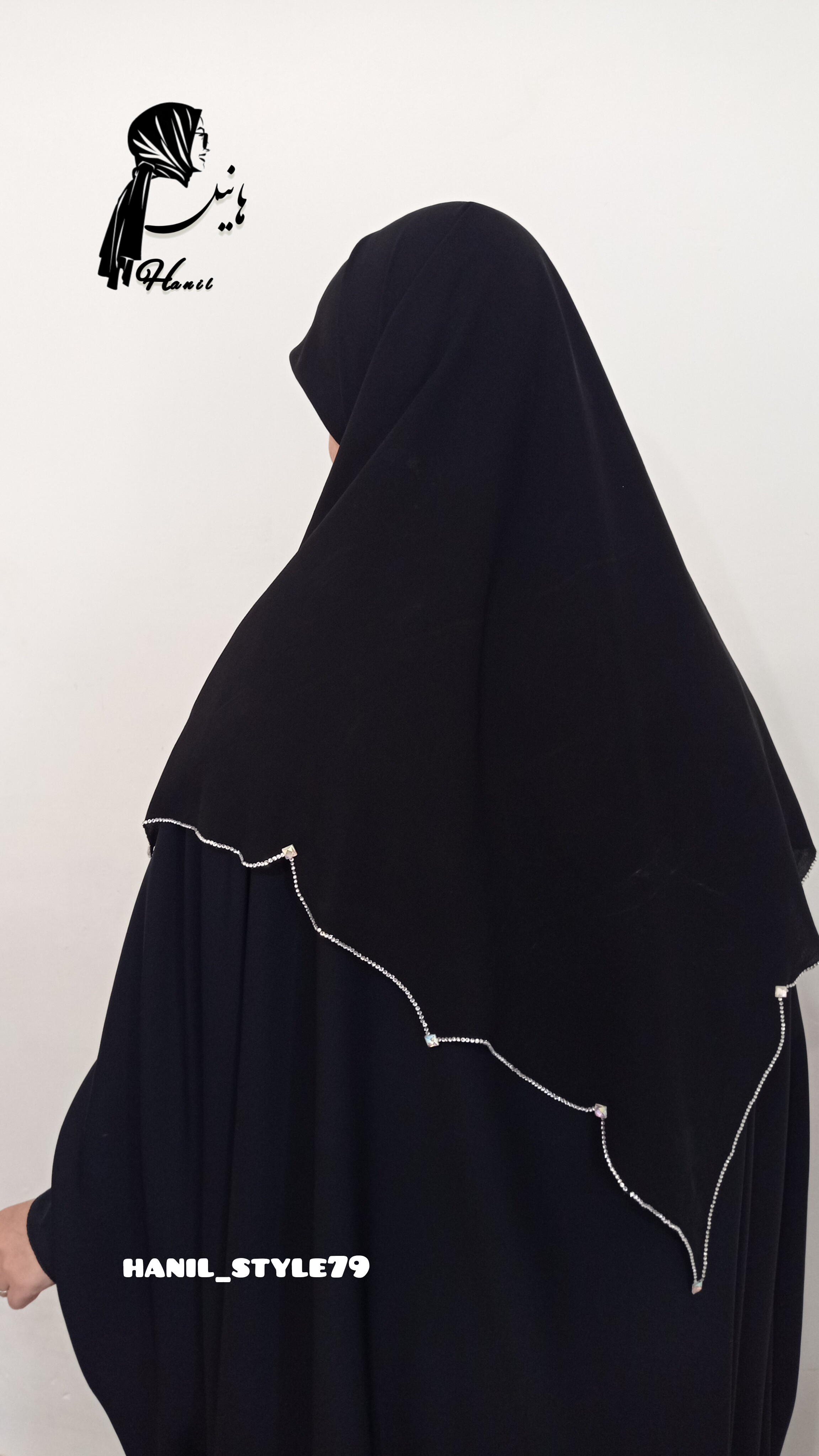 روسری مشکی نگین کاری طرح پیچک