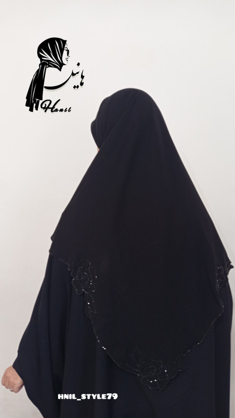 روسری مشکی نگین کاری طرح گل رز