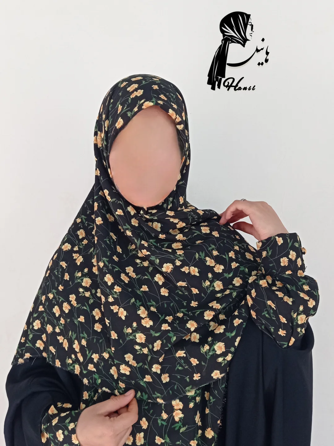 روسری گُل دار خاتون